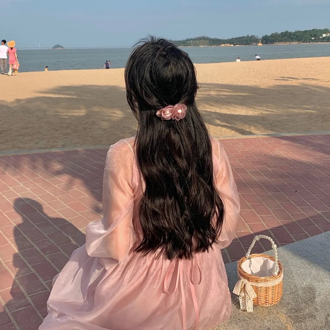她